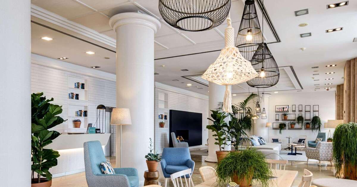 Een foto van het interieur van Sercotel Kalma Sitges
