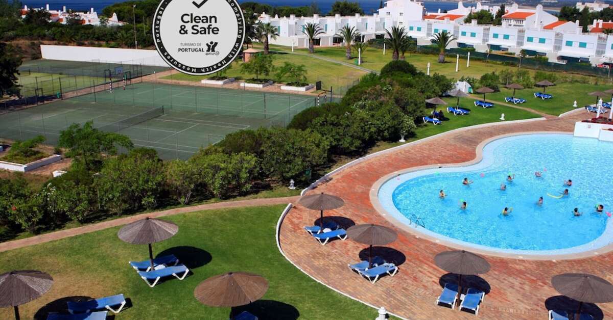 Een foto van het zwembad bij Prainha Clube