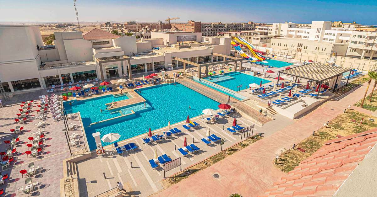 Een foto van het zwembad bij Amarina Abu Soma Resort & Aquapark