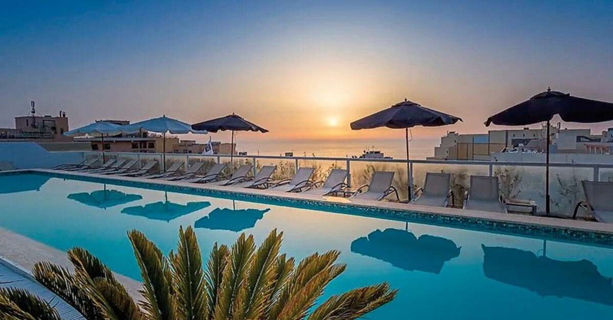 Ein Foto vom Pool im The George Urban Boutique Hotel