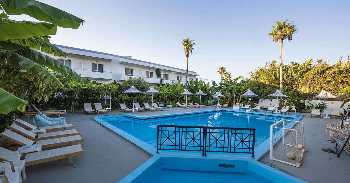 Een foto van het zwembad bij Costa Angela Seaside Resort
