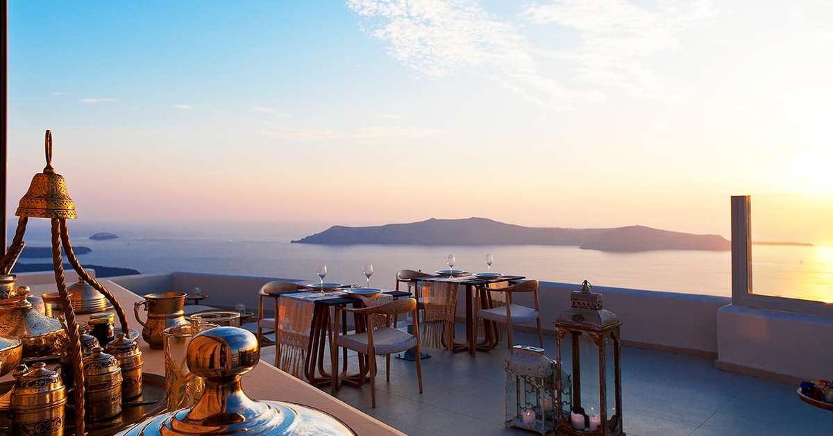 Een foto van het terras bij Gold Suites Hotel