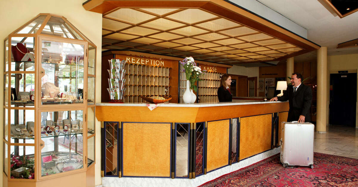 Een foto van het interieur van Rheinhotel Vier Jahreszeiten