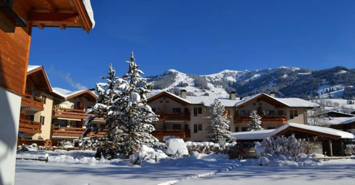 Een foto van de buitenkant van Hotel Aurach
