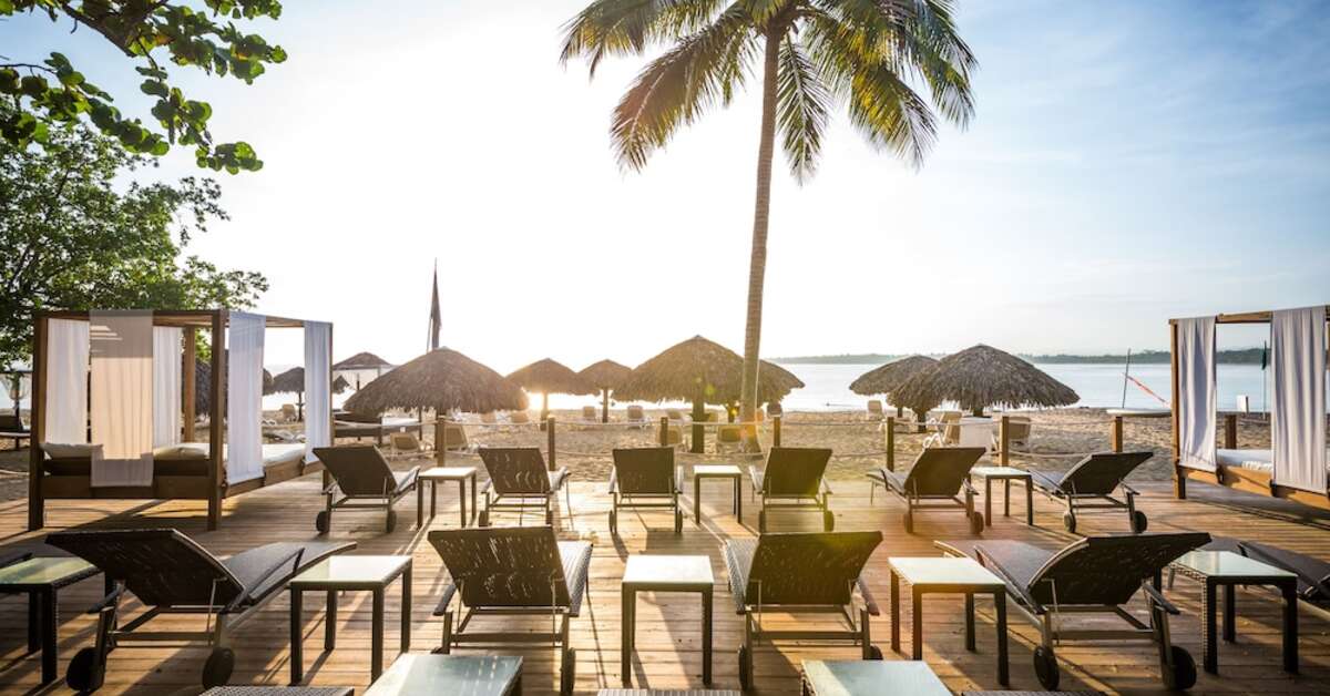 Een foto van de buitenkant van BlueBay Villas Doradas
