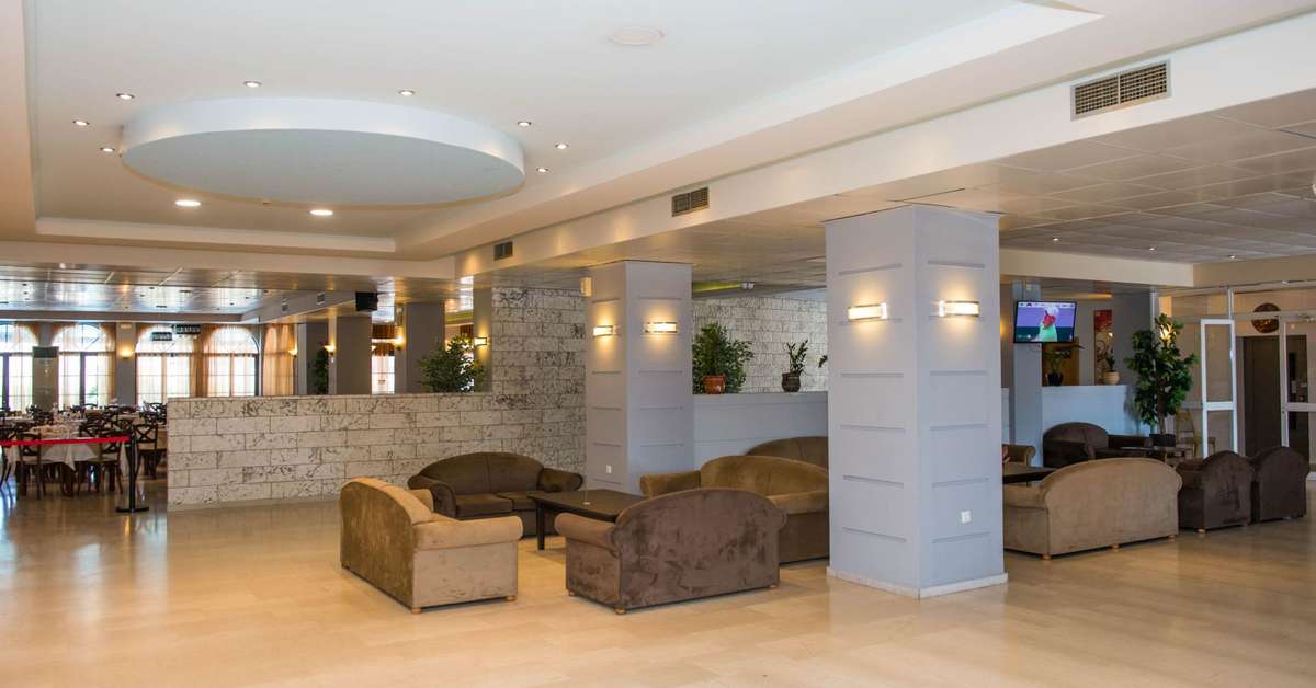 Een foto van het interieur van Alexander The Great Aparthotel