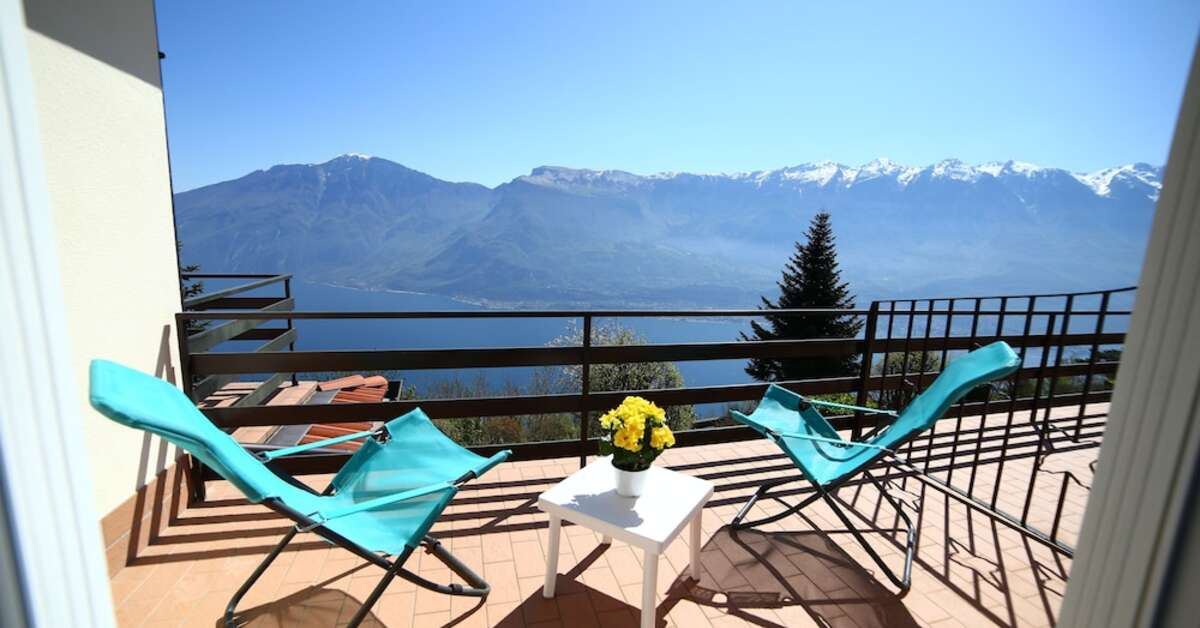 Een foto van het terras bij Hotel Le Balze Aktiv & Wellness