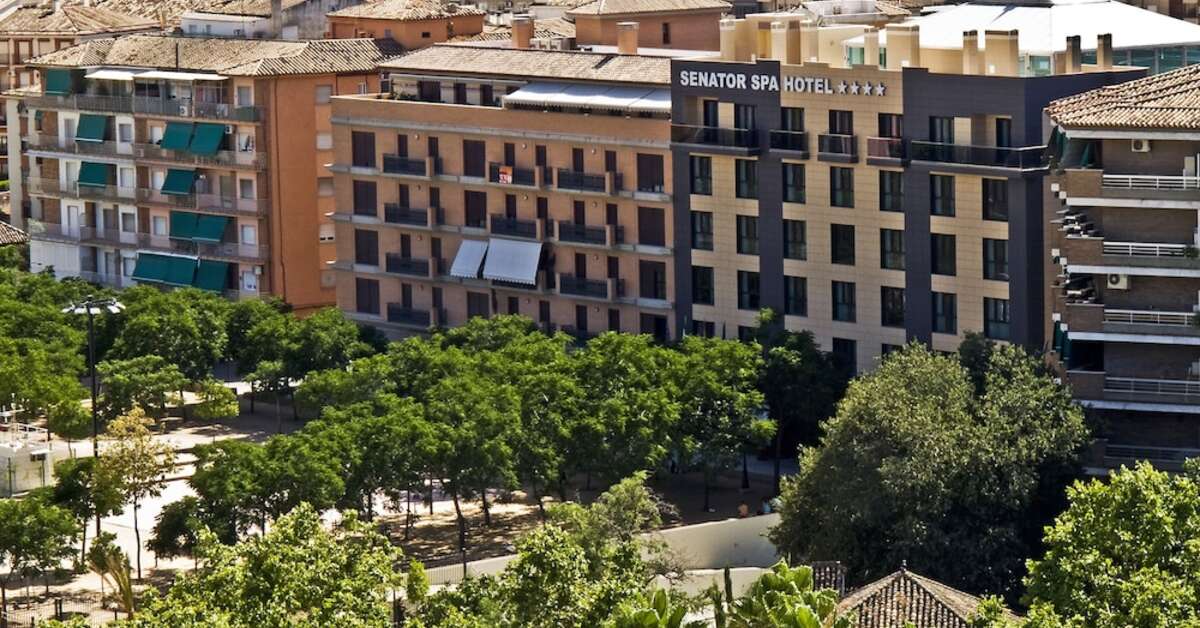 Een foto van de buitenkant van Senator Granada Spa Hotel