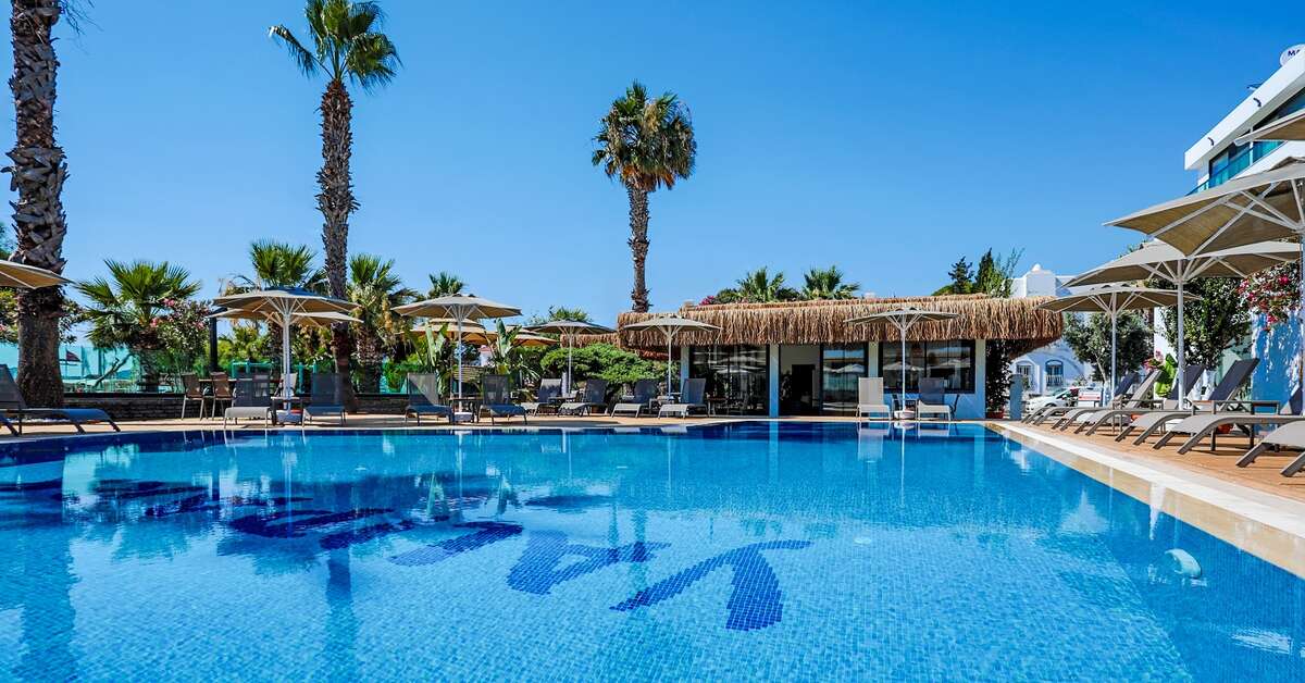 Een foto van het zwembad bij Yalipark Beach Hotel
