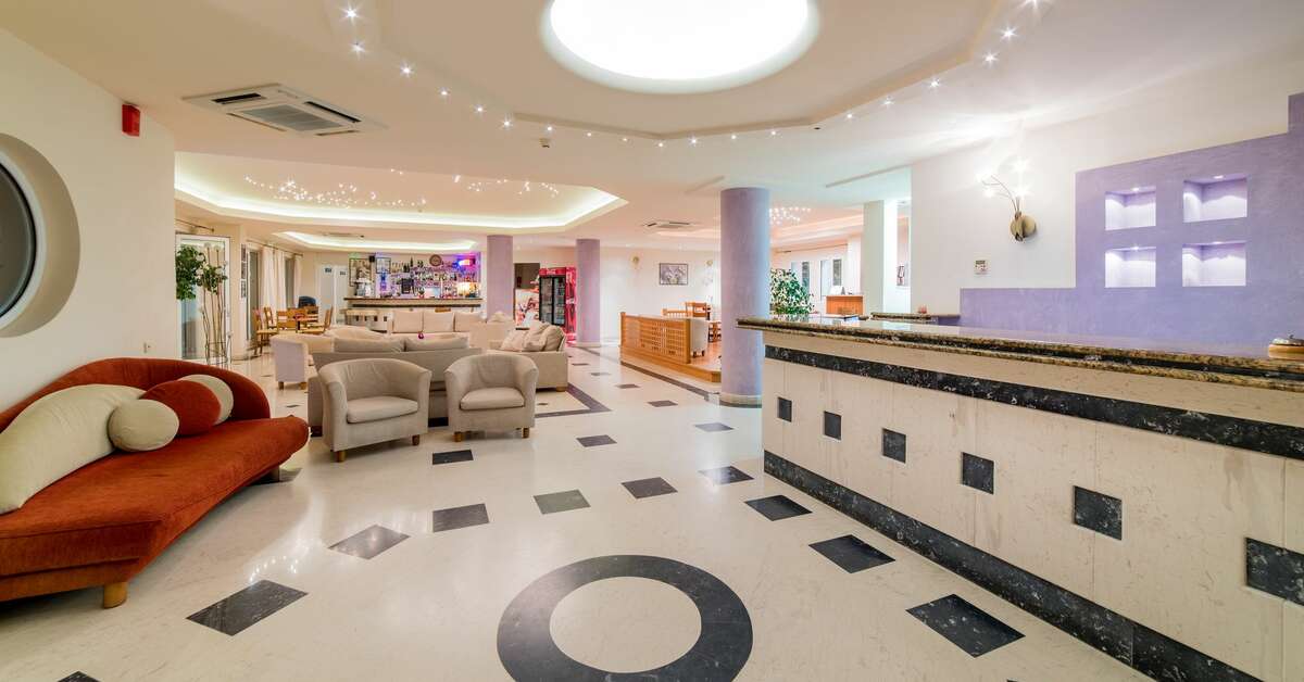 Een foto van het interieur van Xenos Kamara Beach Aparthotel