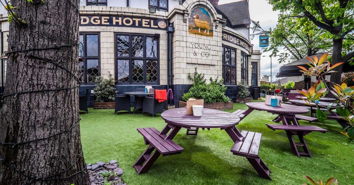 Ein Foto The Bridge Hotel
