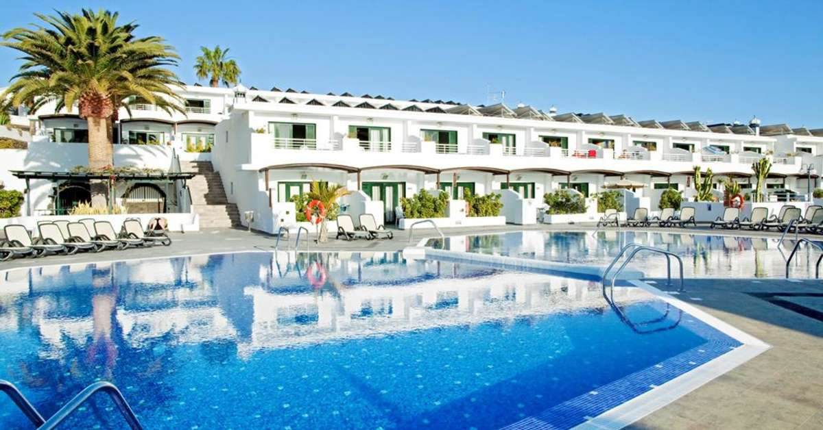 Een foto van het zwembad bij Relaxia Lanzaplaya Appartementen