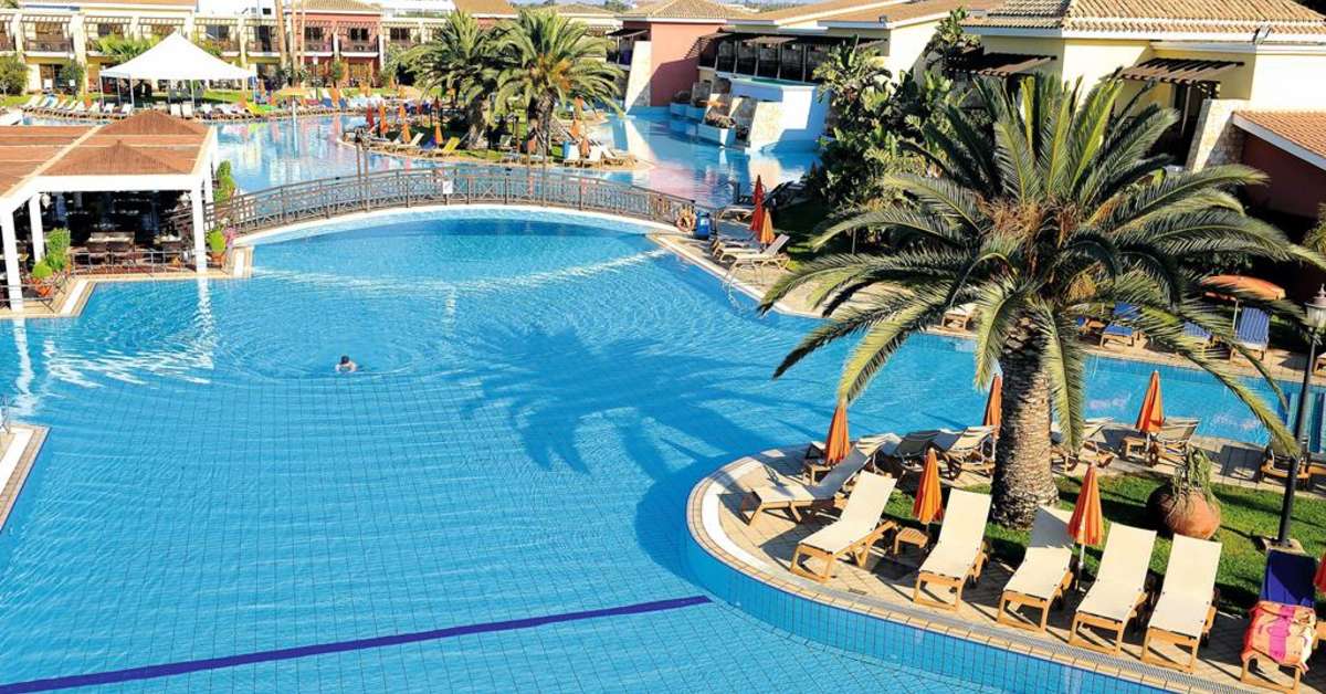 Een foto van het zwembad bij TUI Blue Atlantica Aeneas Resort