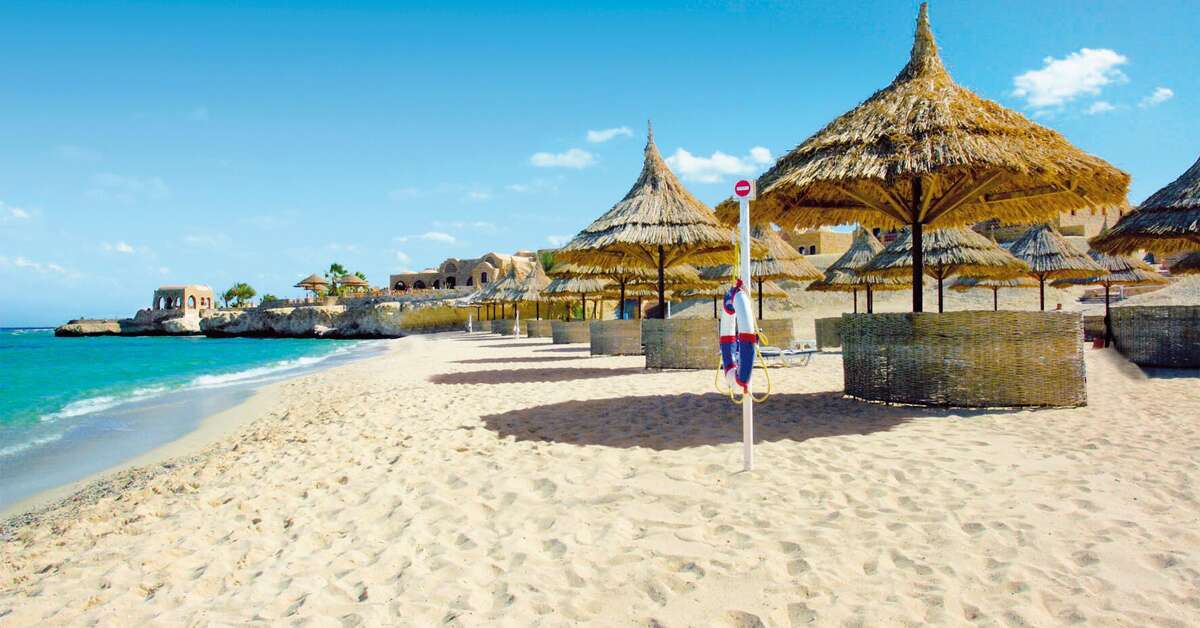 Een foto van het strand bij Mövenpick Resort El Quseir