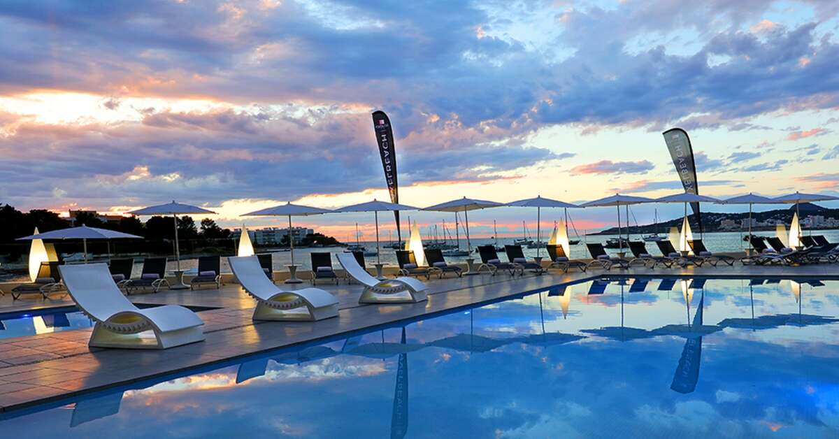 Een foto van het zwembad bij Axel Beach Ibiza