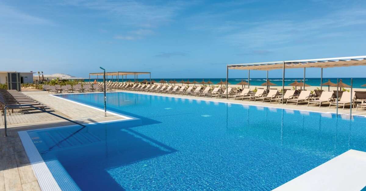 Een foto van het zwembad bij Riu Palace Boavista