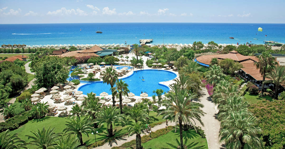 Een foto van het zwembad bij Sunrise Resort Hotel