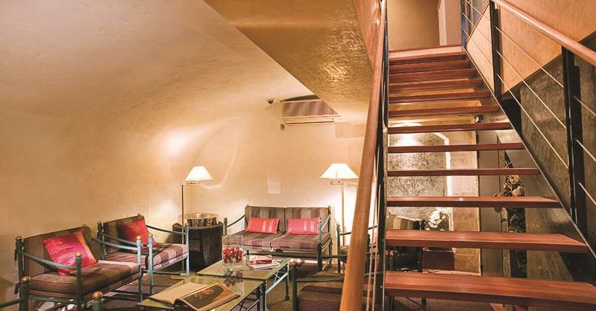 Een foto van het interieur van Londres et New York Hotel
