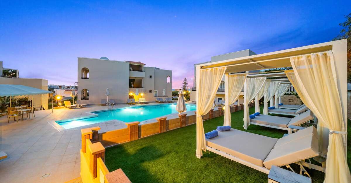 Ein Foto vom Pool im Rainbow Apartments