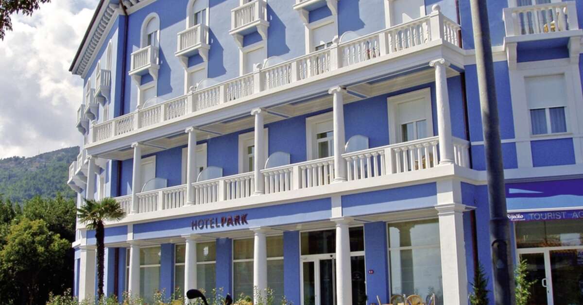 Een foto van de buitenkant van Hotel Park Lovran