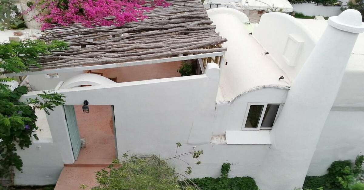 Ein Foto von der Außenansicht des Gorgona Studios