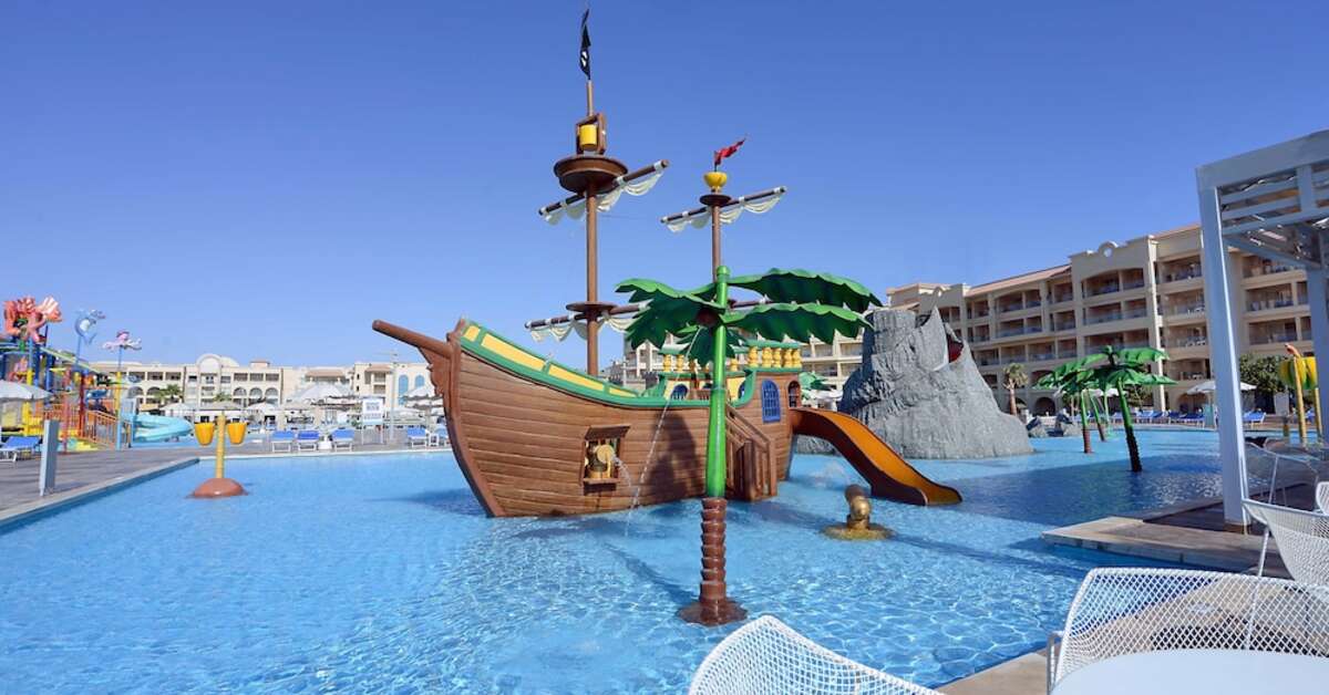 Een foto van het zwembad bij Pickalbatros White Beach