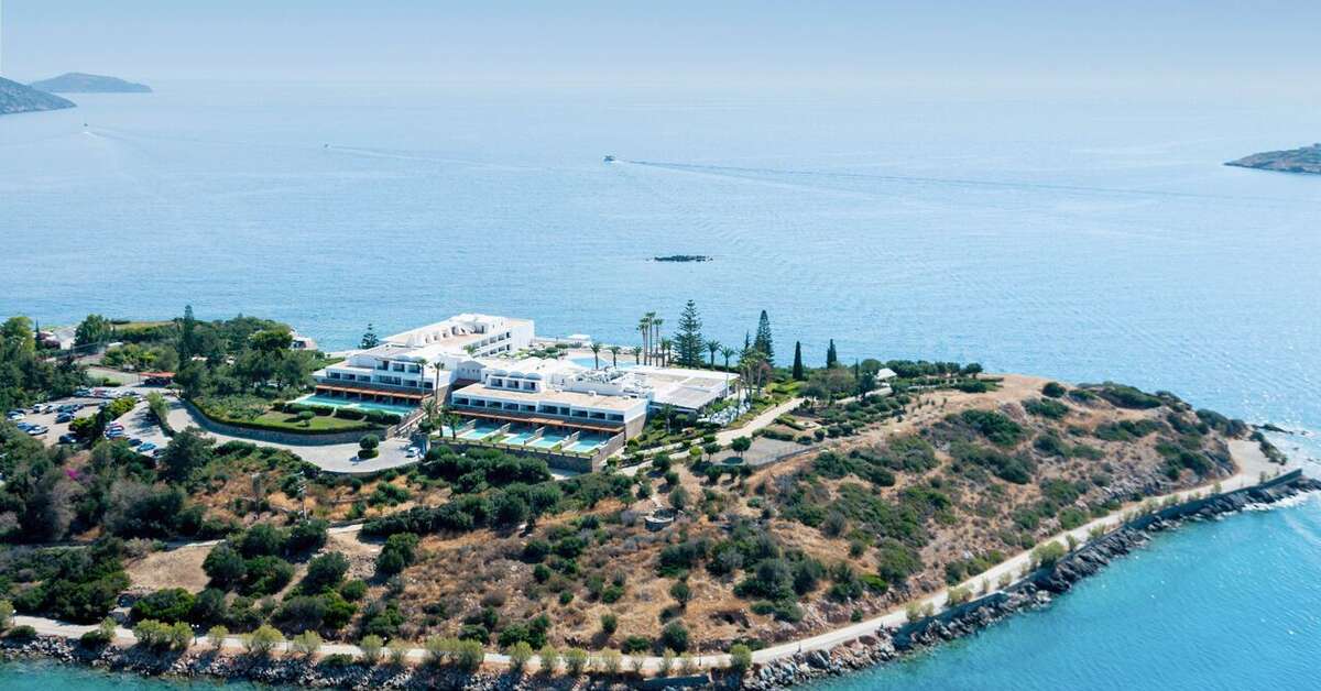 Een foto van de buitenkant van Minos Palace Hotel & Suites