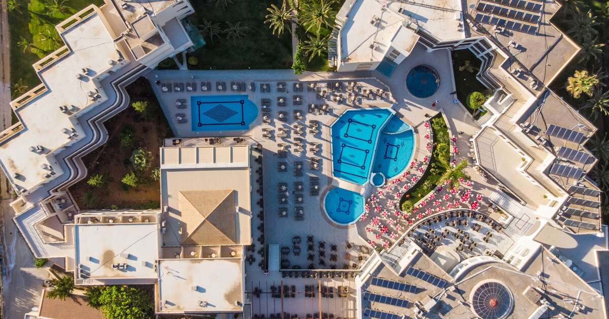 Ein Foto vom Pool im Vantaris Palace