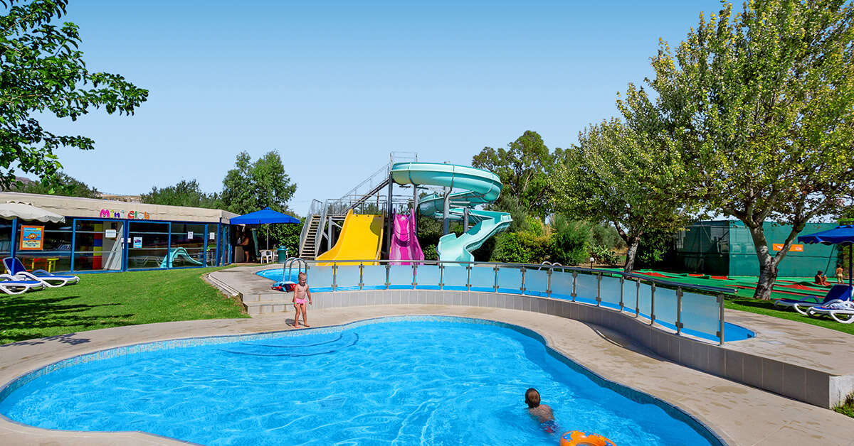 Een foto van het zwembad bij Blue Sea Holiday Village