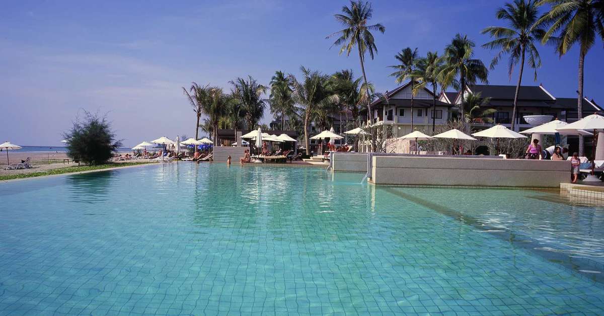 Een foto van het zwembad bij Apsara Beachfront Resort & Villa