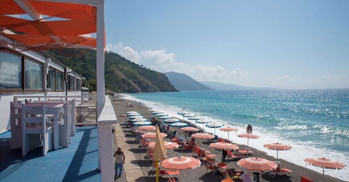 Een foto van het strand bij GH Avalon Sikani Resort