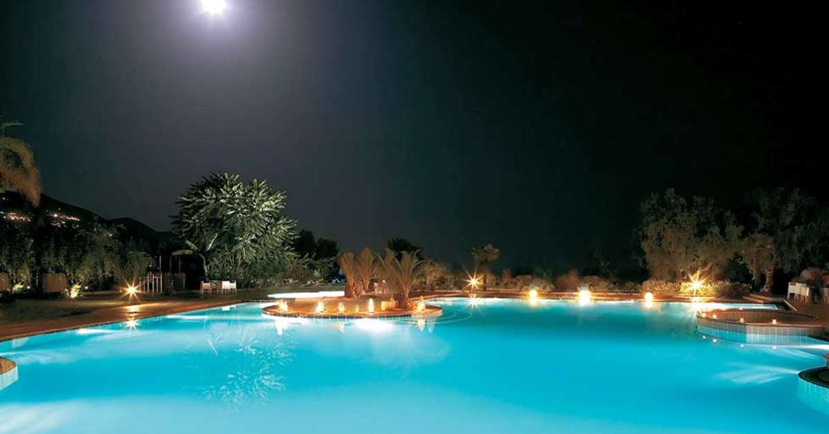 Een foto van het zwembad bij Grecotel Filoxenia Hotel