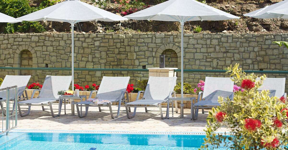 Ein Foto vom Pool im Amalia Apartments