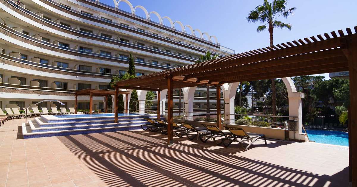 Een foto van de buitenkant van Golden Port Salou & Spa