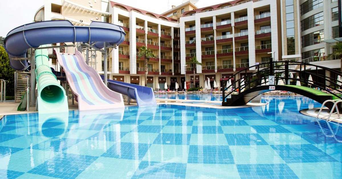 Een foto van het zwembad bij Grand Pasa Hotel