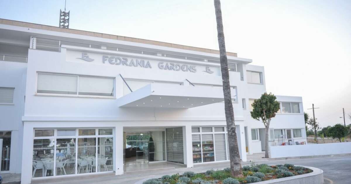 Een foto van de buitenkant van Fedrania Gardens Hotel