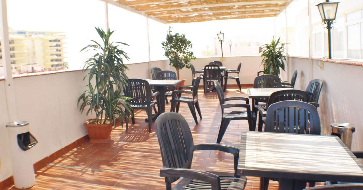 Een foto van het terras bij Hotel Kristal