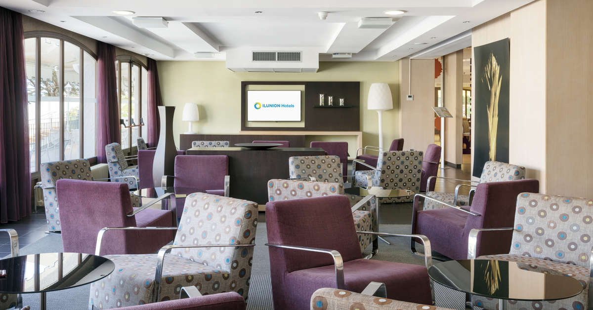 Een foto van het interieur van Hotel Ilunion Caleta Park