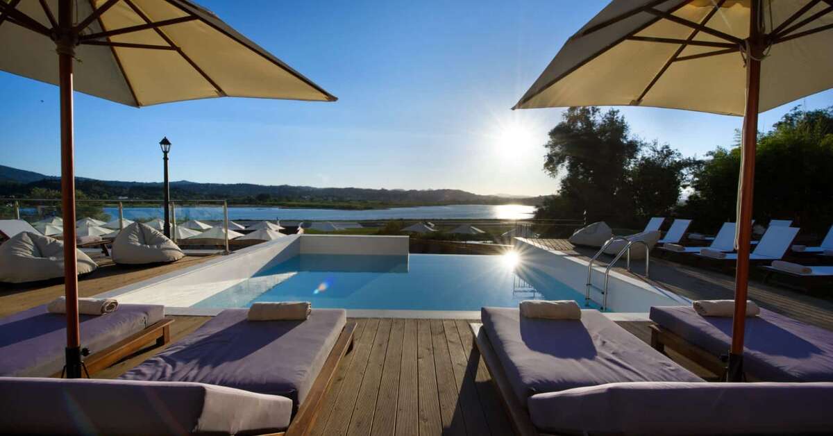 Ein Foto vom Pool im The Royal Grand Hotel