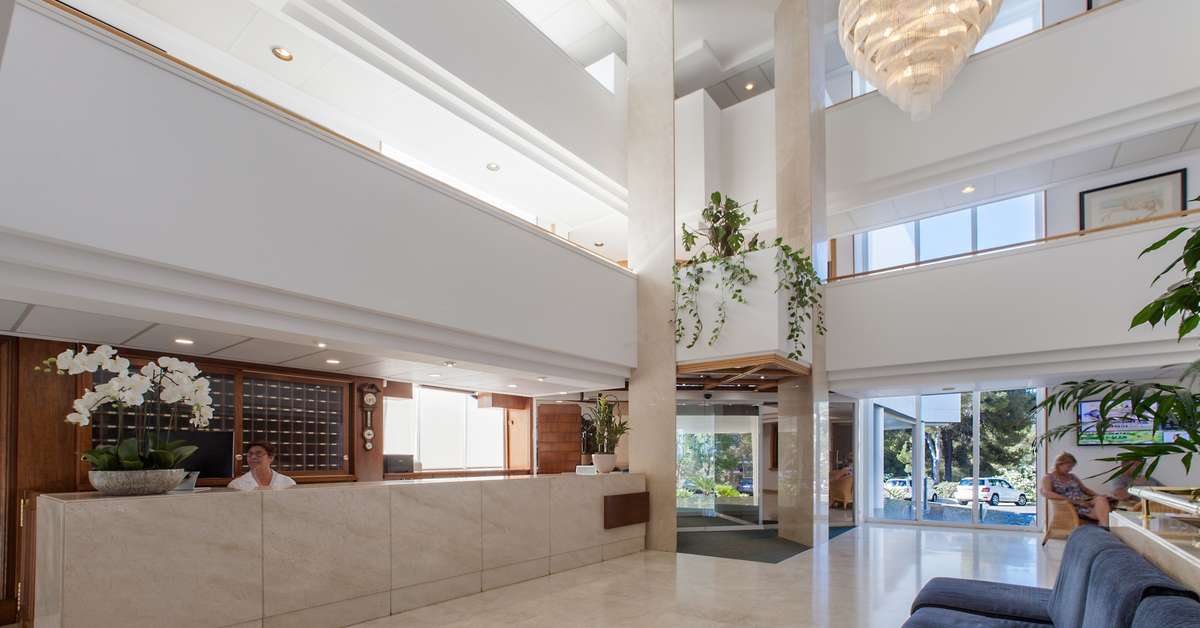 Een foto van het interieur van Aparthotel Ponent Mar