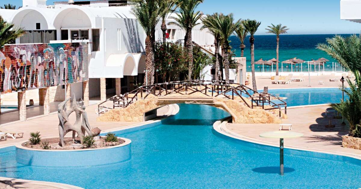 Een foto van het zwembad bij Monarque Dar Jerba Narjes