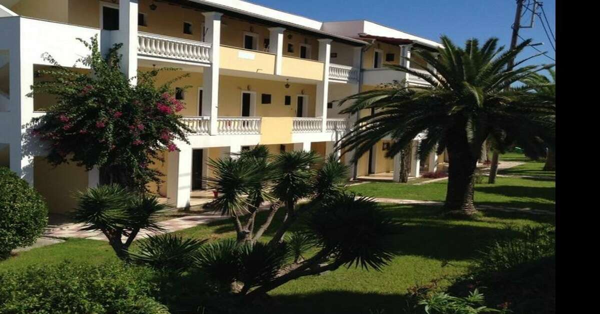 Een foto van de buitenkant van Tzilios Studios