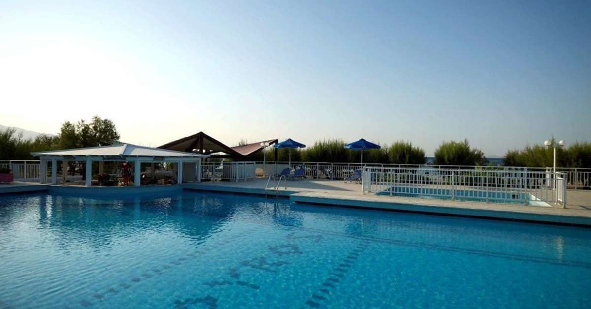 Een foto van het zwembad bij Kouros Seasight Hotel
