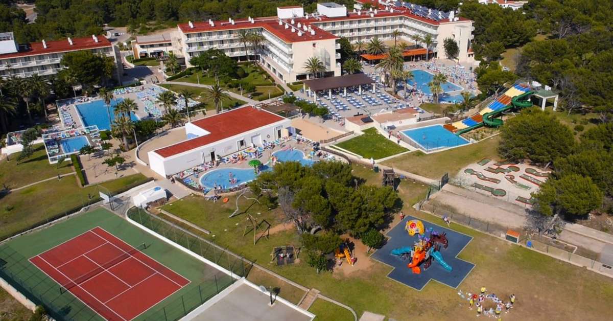 Een foto van de buitenkant van Club Hotel Aguamarina
