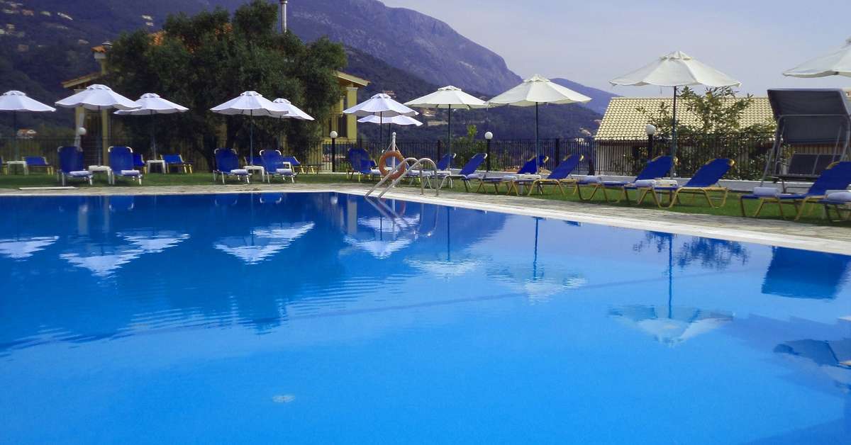 Een foto van het zwembad bij Hotel Yannis Corfu