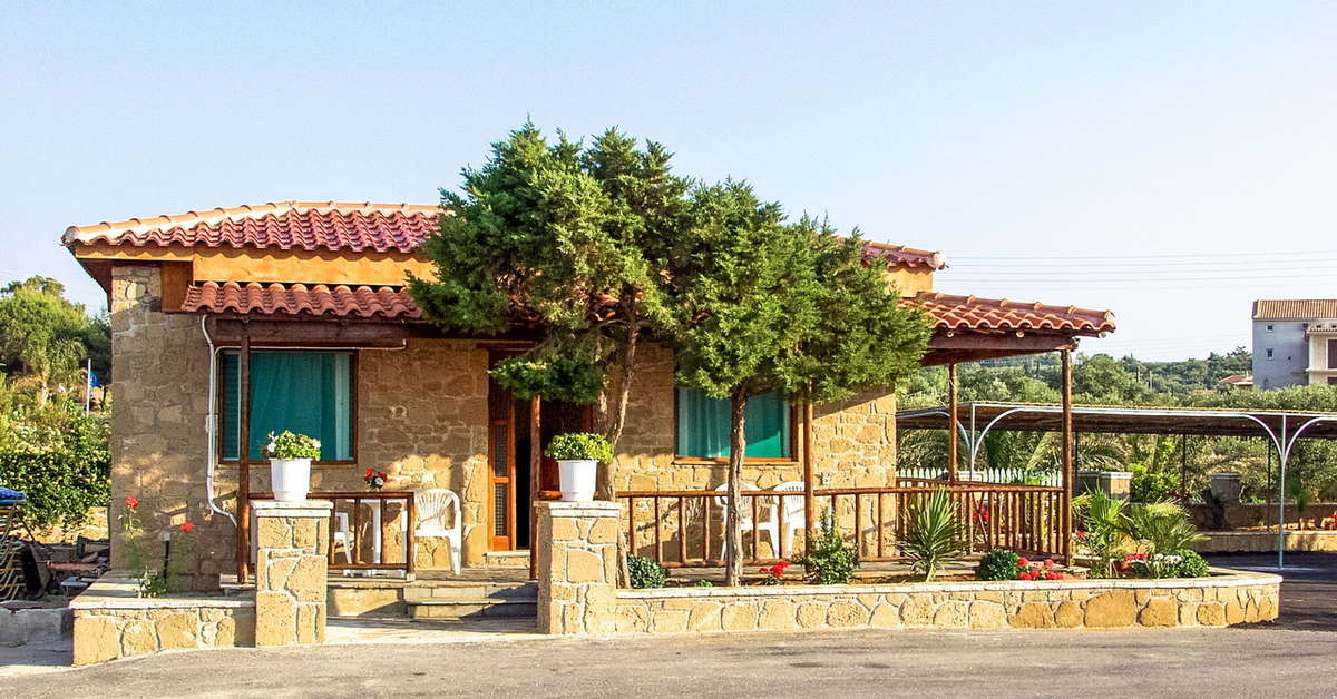 Een foto van de buitenkant van Plaka Beach Resort