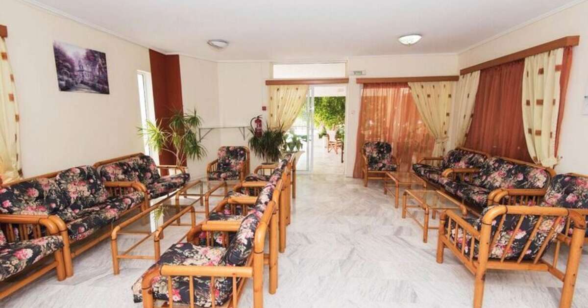 Een foto van het interieur van Leonidas Hotel & Studios