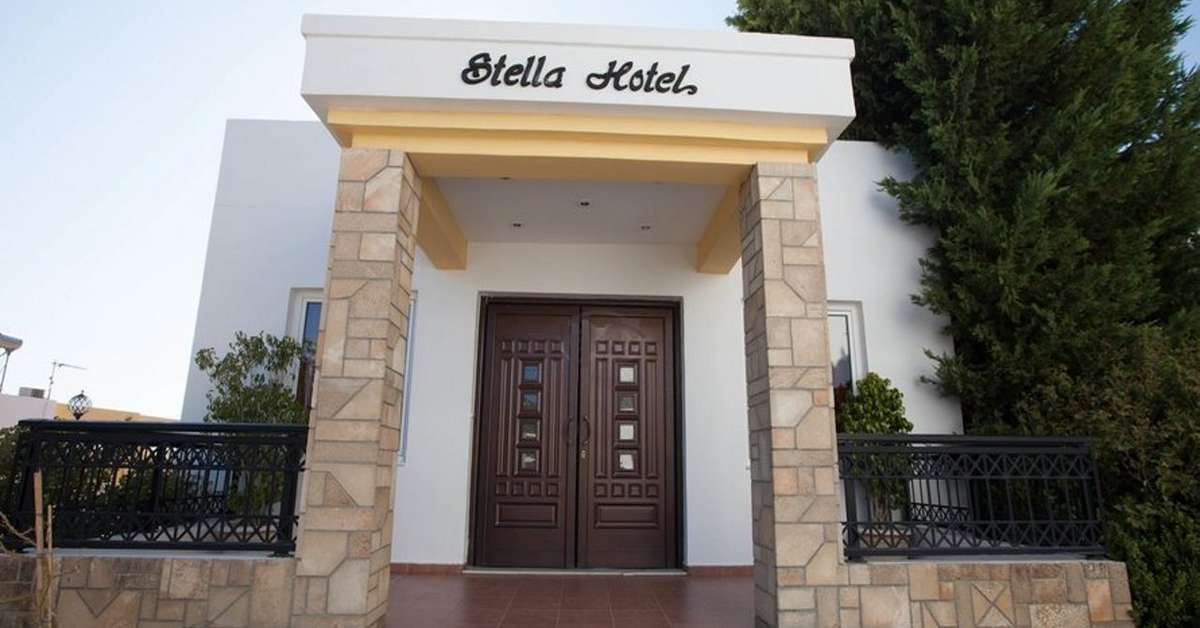 Een foto van de buitenkant van Stella Hotel