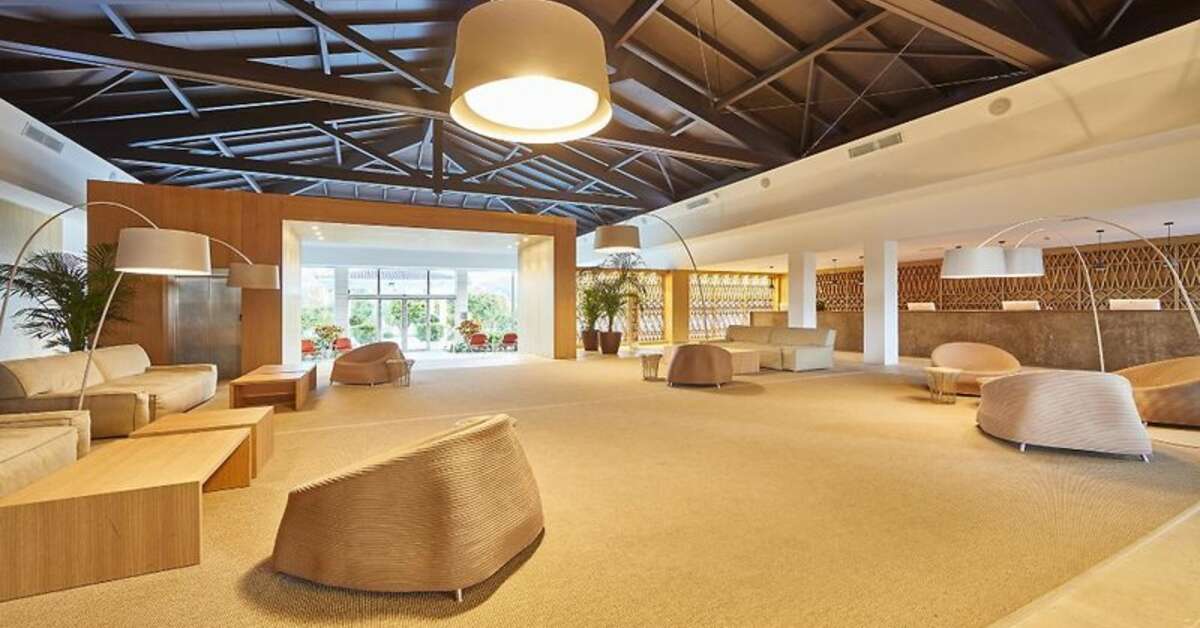 Een foto van het interieur van Prinsotel La Dorada