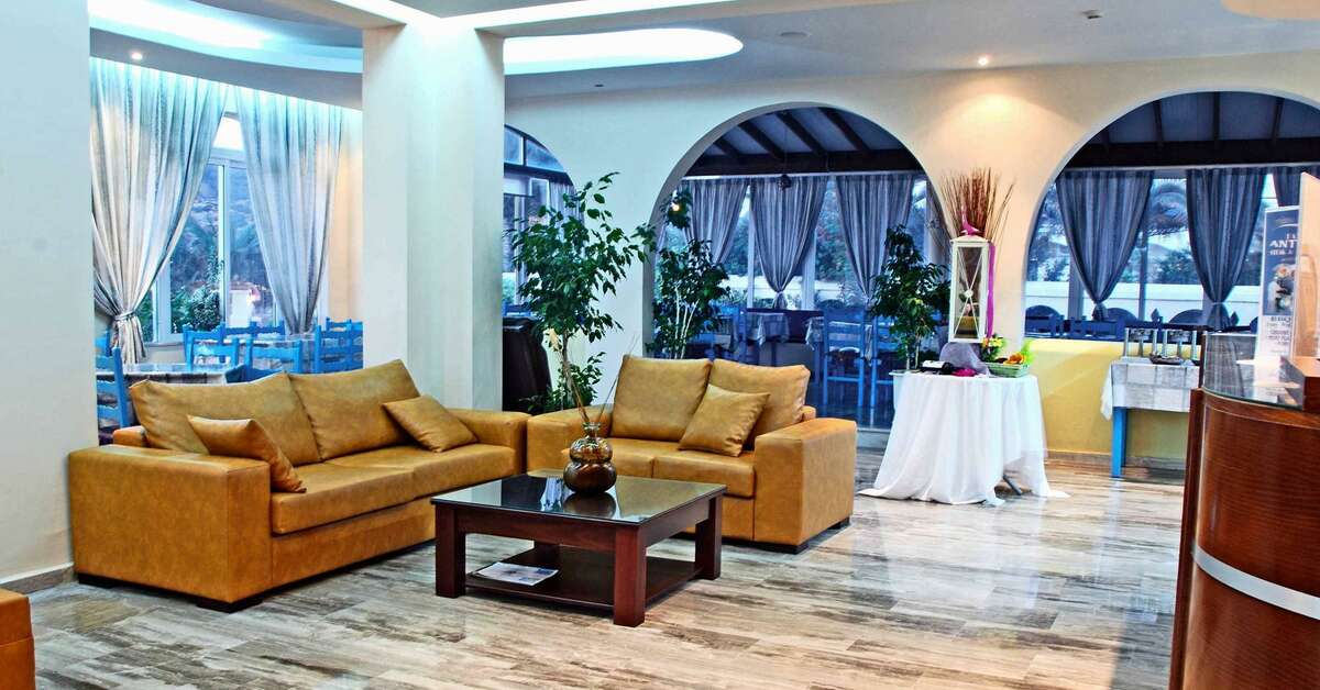 Een foto van het interieur van Sacallis Inn Beach Hotel